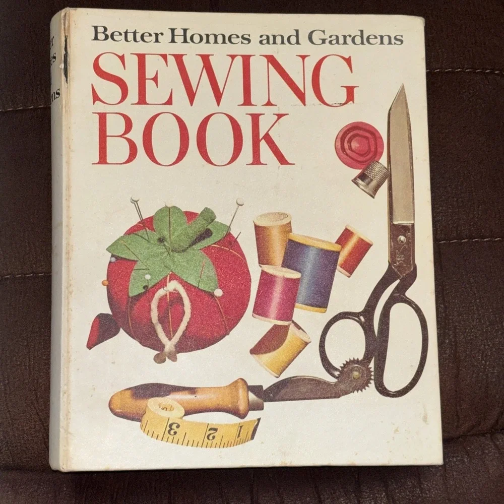 Vtg 1970 Better Homes and Garden Sewing Book Ring Binder Hardcover Tabs Retro